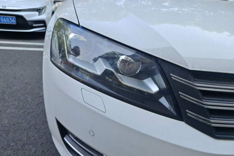 Used Volkswagen Passat 2014 1.8TSI DSG Prestige Navigation Edition Right Front Headlight