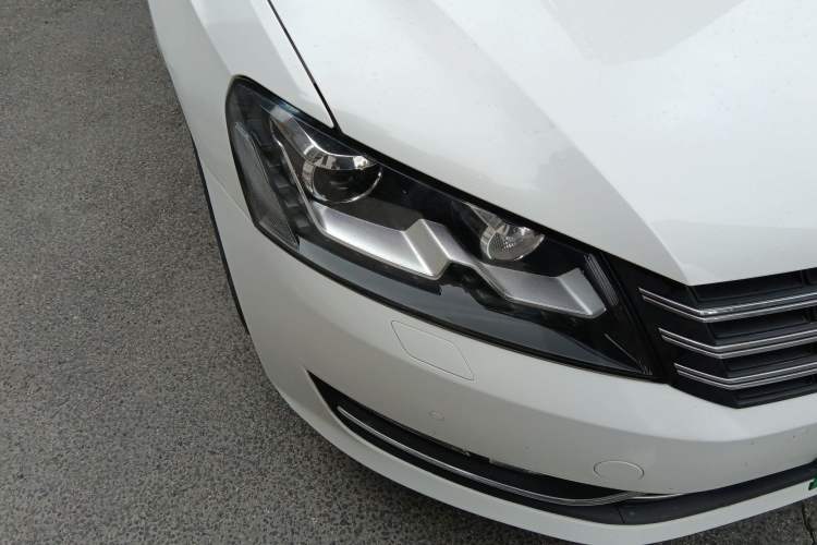 Used Volkswagen Passat 2014 1.8TSI DSG Prestige Navigation Edition Right Front Headlight