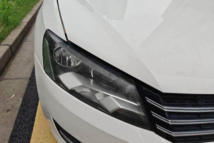 Used Volkswagen Passat 2014 1.8TSI DSG Prestige Edition Right Front Headlight