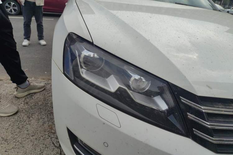 Used Volkswagen Passat 2014 1.8TSI DSG Prestige Navigation Edition Right Front Headlight