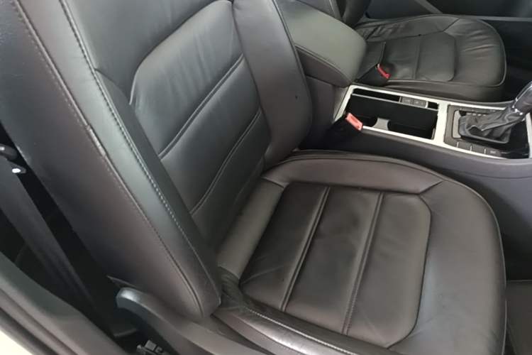 Used Volkswagen Passat 2014 1.8TSI DSG Prestige Navigation Edition Right Front Seat