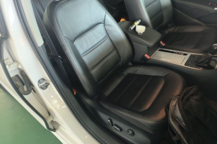 Used Volkswagen Passat 2014 1.8TSI DSG Prestige Navigation Edition Right Front Seat