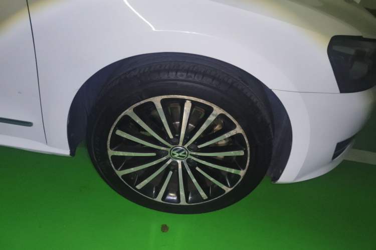 Used Volkswagen Passat 2014 2.0 TSI DSG Prestige Navigation Edition Right Front Wheel Hub