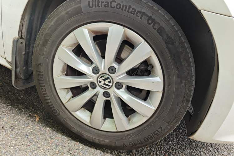 Used Volkswagen Passat 2014 1.8TSI DSG Prestige Edition Right Front Wheel Hub
