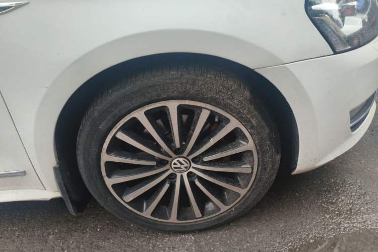 Used Volkswagen Passat 2014 2.0 TSI DSG Prestige Navigation Edition Right Front Wheel Hub