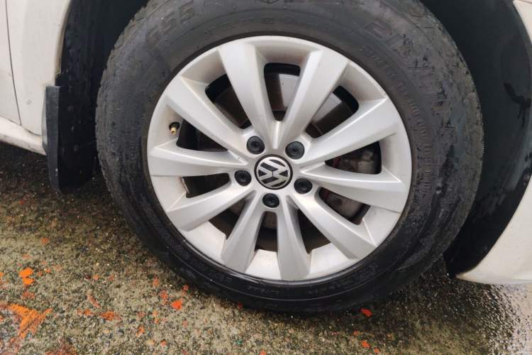 Used Volkswagen Passat 2014 1.8TSI DSG Prestige Navigation Edition Right Front Wheel Hub