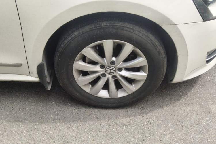 Used Volkswagen Passat 2014 1.8TSI DSG Prestige Edition Right Front Wheel Hub