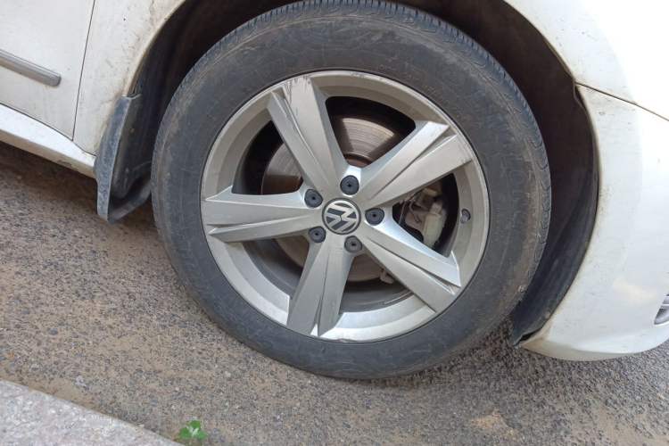 Used Volkswagen Passat 2014 1.8TSI DSG Prestige Edition Right Front Wheel Hub