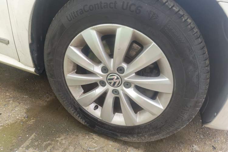 Used Volkswagen Passat 2014 1.8TSI DSG Prestige Edition Right Front Wheel Hub