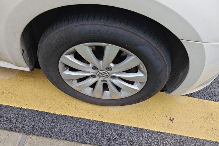 Used Volkswagen Passat 2014 1.8TSI DSG Prestige Edition Right Front Wheel Hub