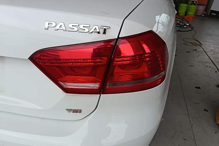 Used Volkswagen Passat 2014 1.8TSI DSG Prestige Navigation Edition Right Rear Taillight