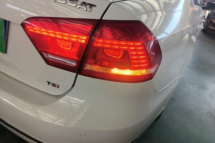 Used Volkswagen Passat 2014 1.8TSI DSG Prestige Navigation Edition Right Rear Taillight