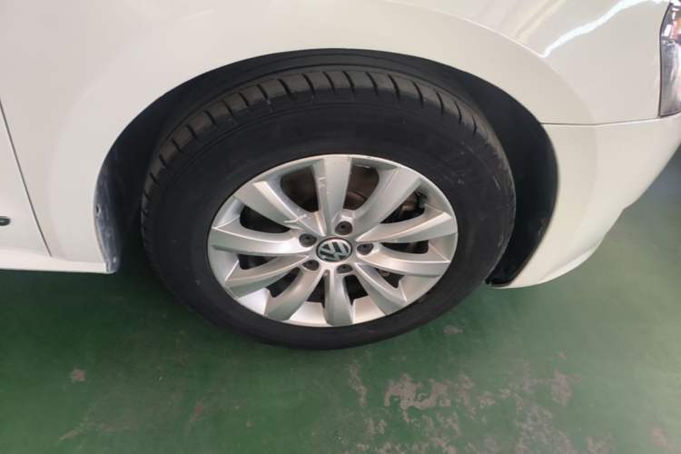 Used Volkswagen Passat 2014 1.8TSI DSG Prestige Navigation Edition Right Rear Wheel Hub