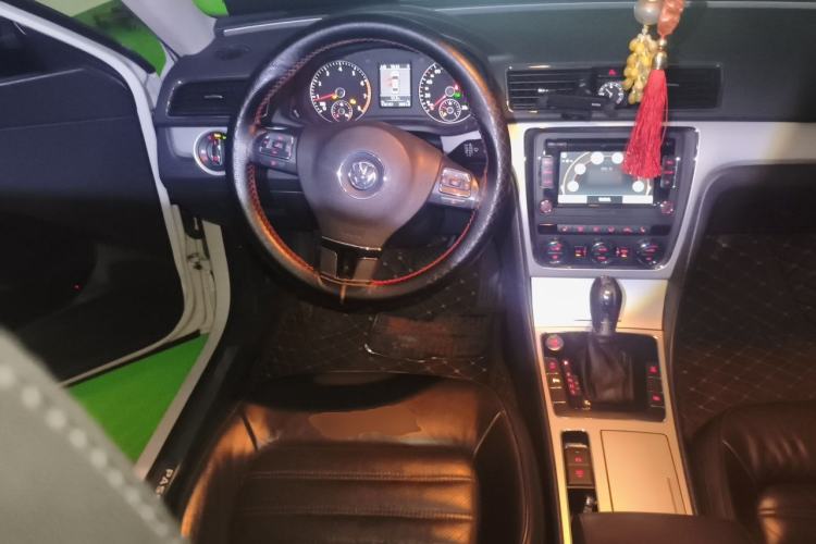 Used Volkswagen Passat 2014 2.0 TSI DSG Prestige Navigation Edition Steering Wheel