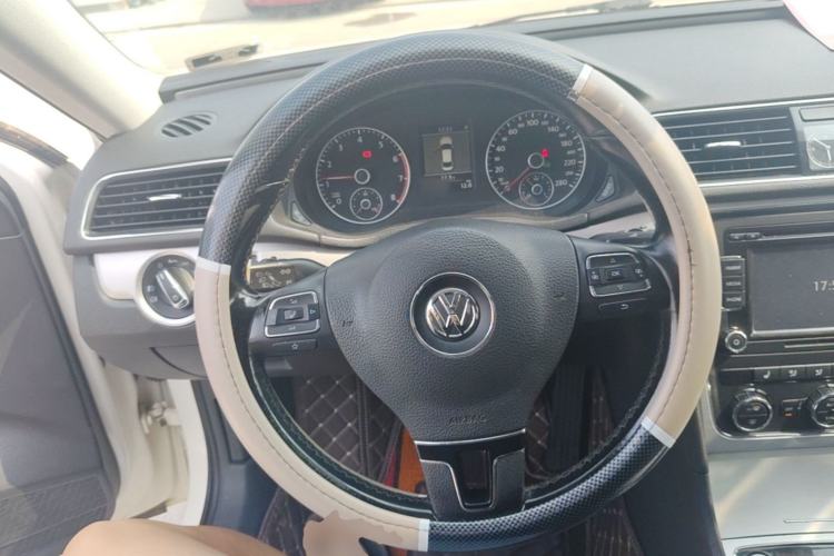 Used Volkswagen Passat 2014 1.8TSI DSG Prestige Navigation Edition Steering Wheel