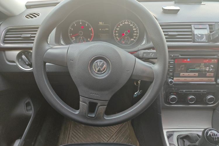 Used Volkswagen Passat 2014 1.4TSI Manual Luxury Edition Steering Wheel