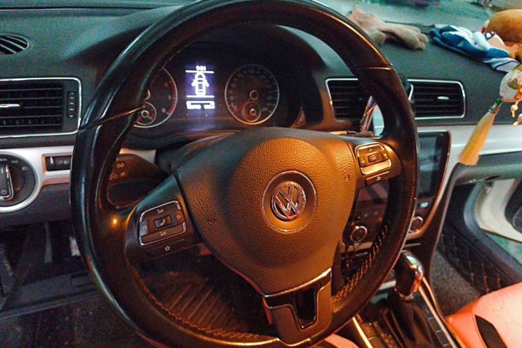 Used Volkswagen Passat 2014 1.8TSI DSG Prestige Edition Steering Wheel