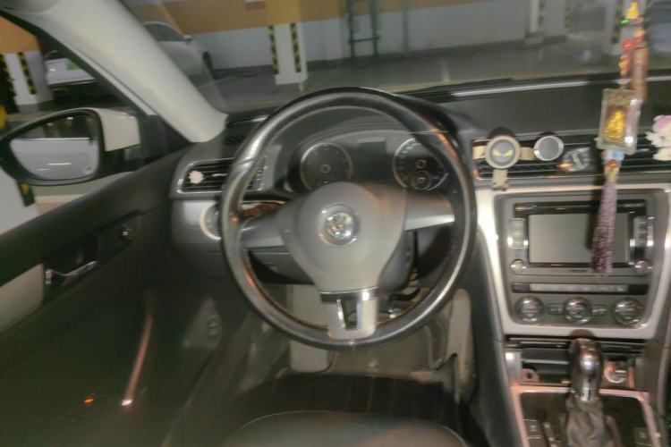 Used Volkswagen Passat 2014 1.8TSI DSG Prestige Navigation Edition Steering Wheel