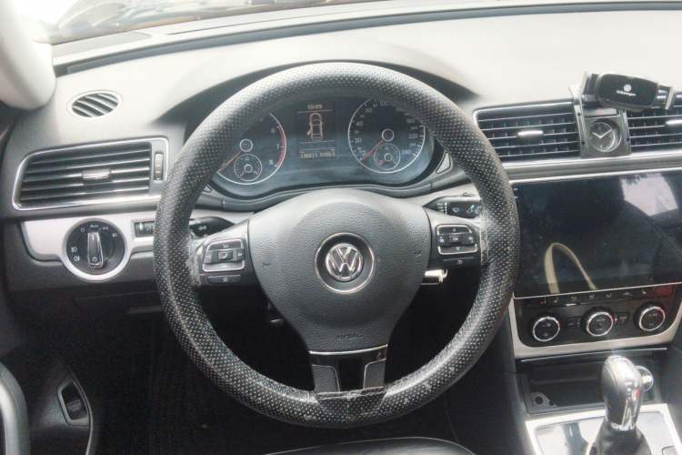 Used Volkswagen Passat 2014 1.8TSI DSG Prestige Edition Steering Wheel