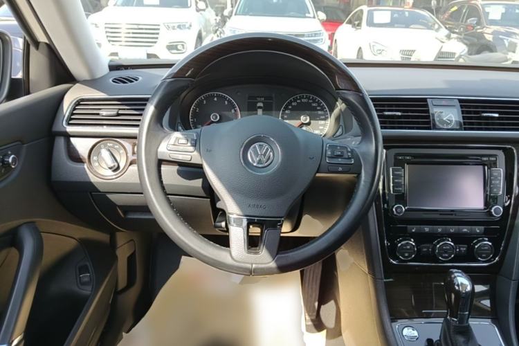 Used Volkswagen Passat 2014 2.0 TSI DSG Ultimate Edition Steering Wheel