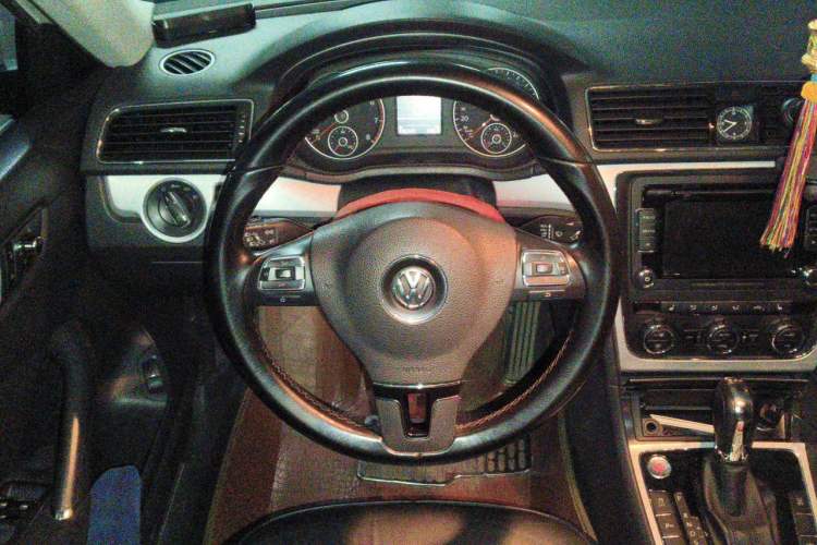 Used Volkswagen Passat 2014 1.8TSI DSG Prestige Edition Steering Wheel