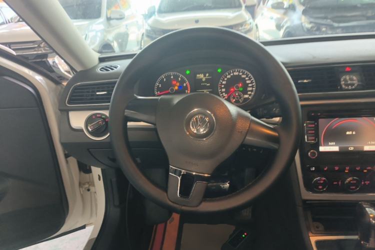 Used Volkswagen Passat 2014 1.8TSI DSG Prestige Navigation Edition Steering Wheel