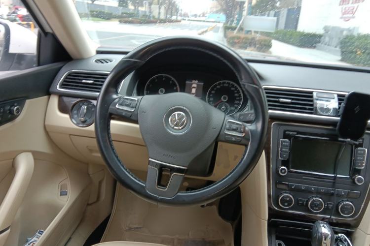 Used Volkswagen Passat 2014 1.8TSI DSG Prestige Navigation Edition Steering Wheel