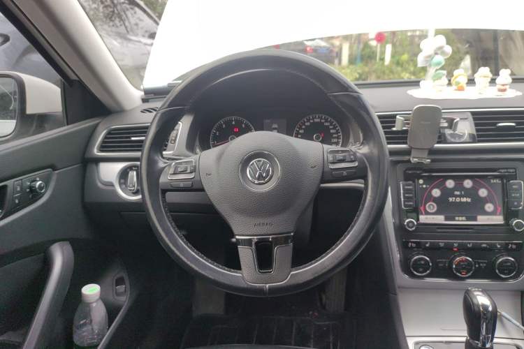 Used Volkswagen Passat 2014 1.8TSI DSG Prestige Navigation Edition Steering Wheel