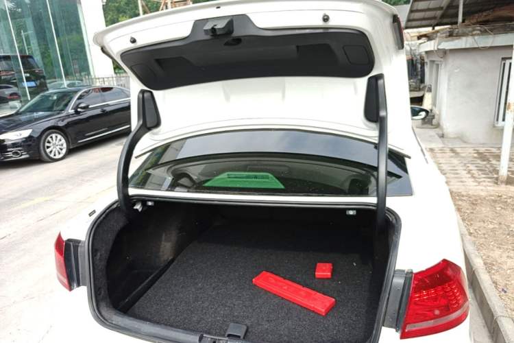 Used Volkswagen Passat 2014 1.8TSI DSG Prestige Edition Trunk
