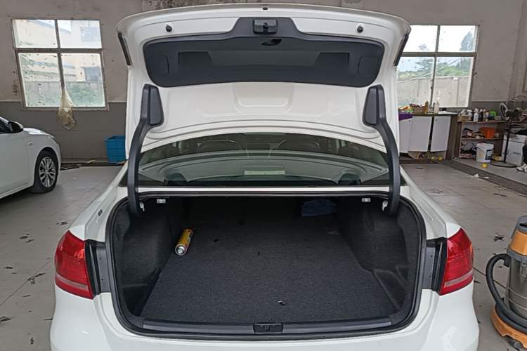 Used Volkswagen Passat 2014 1.8TSI DSG Prestige Navigation Edition Trunk