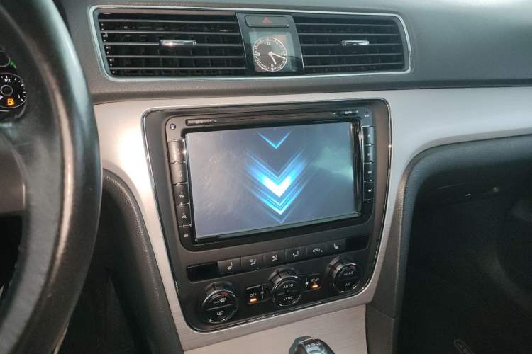 Used Volkswagen Passat 2014 1.8TSI DSG Prestige Edition Audio And AC Panel