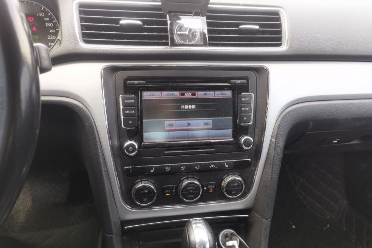 Used Volkswagen Passat 2014 1.8TSI DSG Prestige Edition Audio And AC Panel