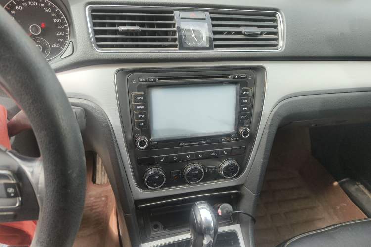 Used Volkswagen Passat 2014 1.8TSI DSG Prestige Edition Audio And AC Panel