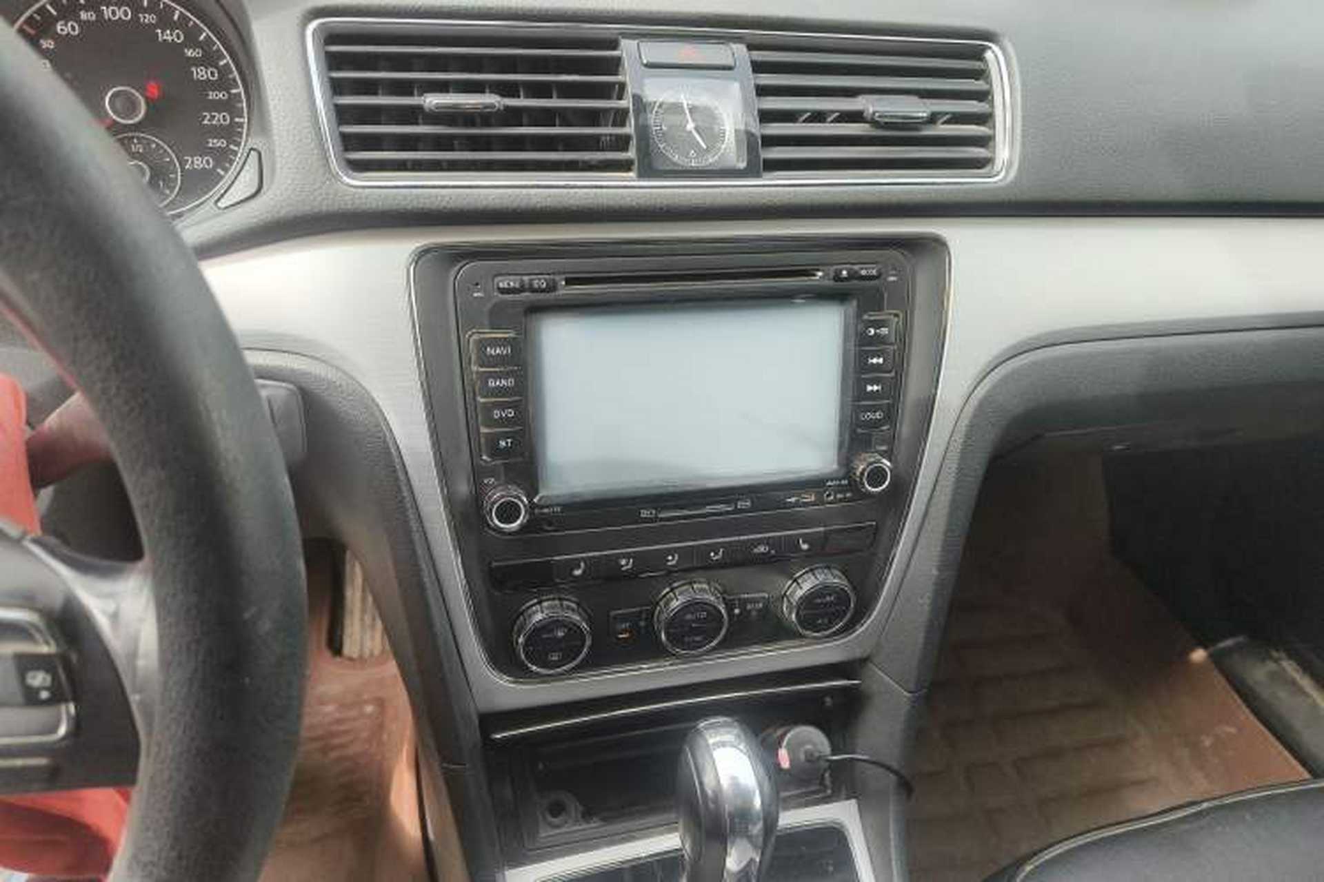 Used Volkswagen Passat 2014 1.8TSI DSG Prestige Edition Audio And AC Panel