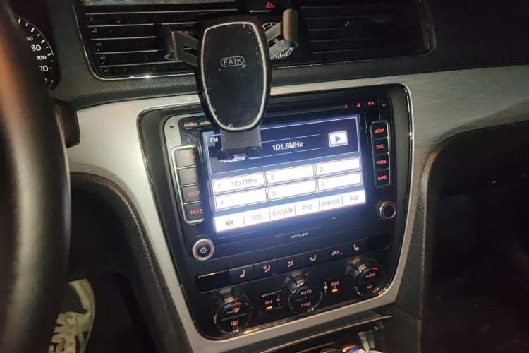 Used Volkswagen Passat 2014 1.8TSI DSG Prestige Edition Audio And AC Panel