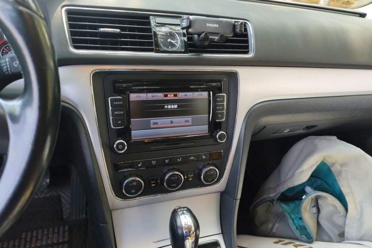 Used Volkswagen Passat 2014 1.8TSI DSG Prestige Navigation Edition Audio And AC Panel