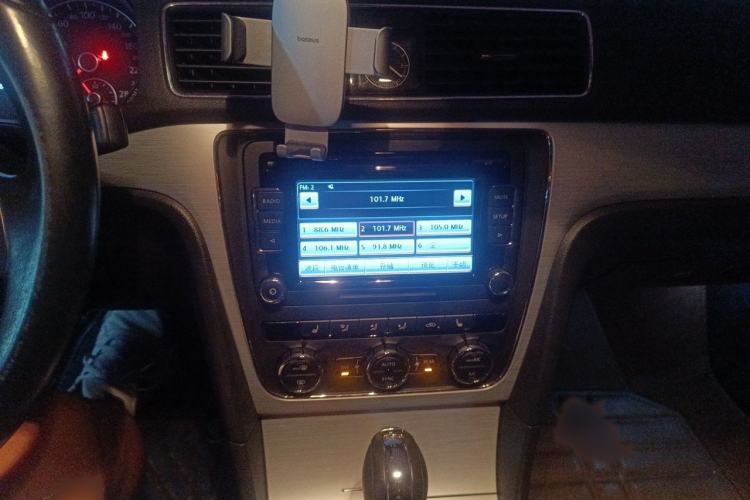 Used Volkswagen Passat 2014 1.8TSI DSG Prestige Edition Audio And AC Panel