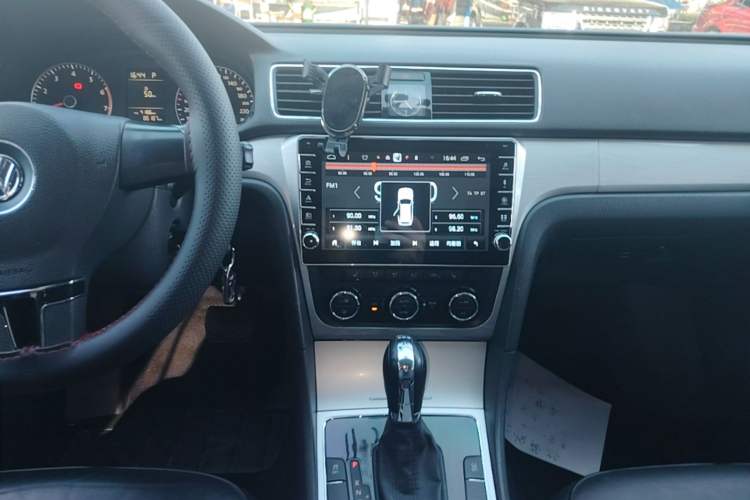 Used Volkswagen Passat 2014 1.8TSI DSG Prestige Edition Audio And AC Panel