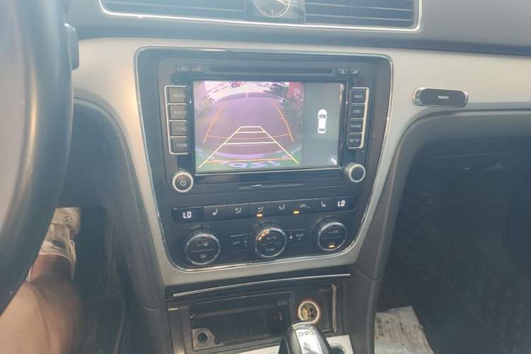 Used Volkswagen Passat 2014 1.8TSI DSG Prestige Edition Audio And AC Panel