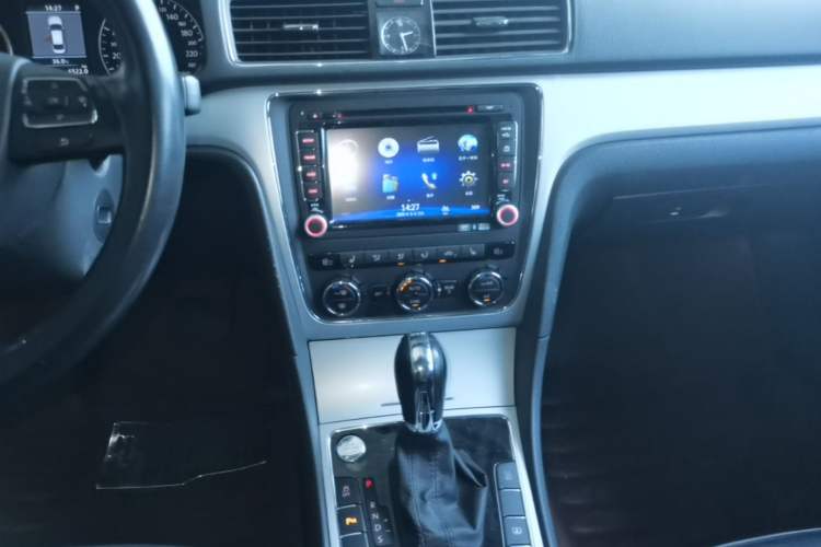 Used Volkswagen Passat 2014 1.8TSI DSG Prestige Edition Audio And AC Panel