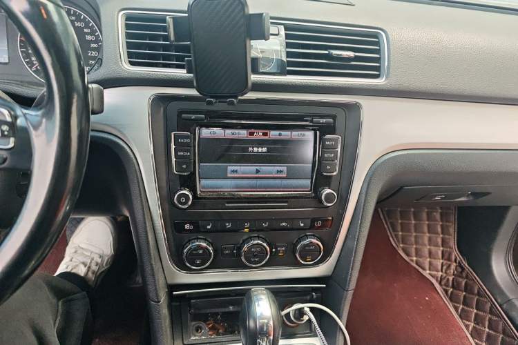 Used Volkswagen Passat 2014 1.8TSI DSG Prestige Navigation Edition Audio And AC Panel
