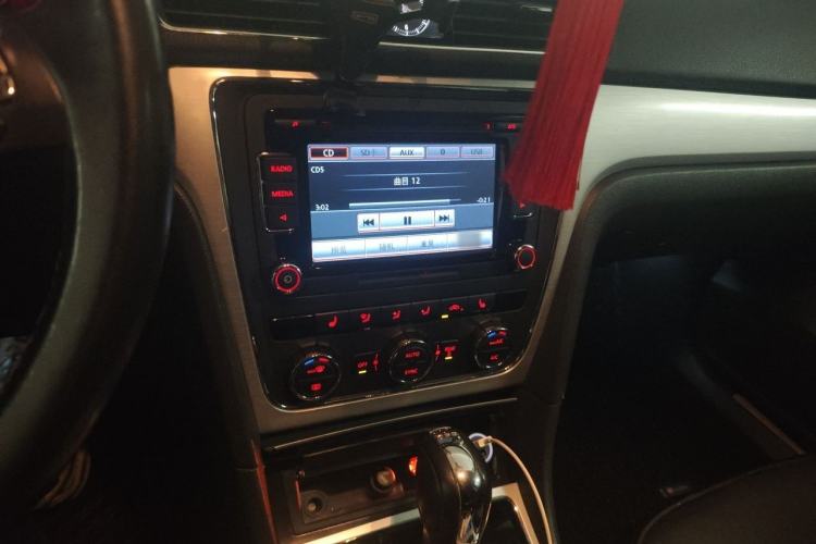 Used Volkswagen Passat 2014 2.0 TSI DSG Prestige Edition Audio And AC Panel