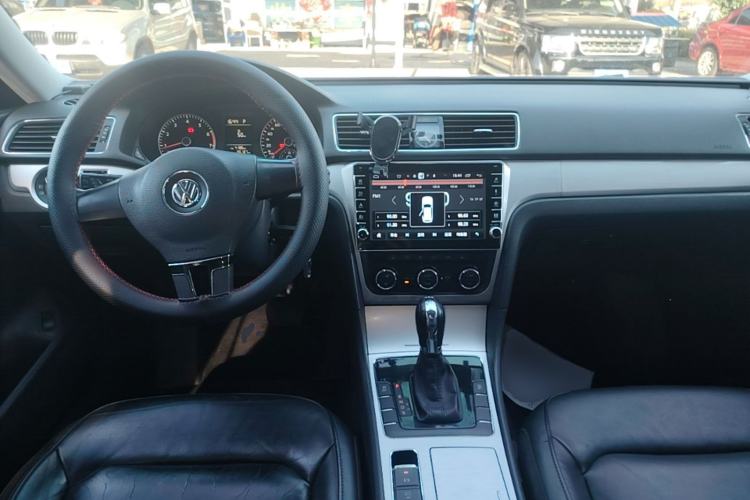 Used Volkswagen Passat 2014 1.8TSI DSG Prestige Edition Center Console