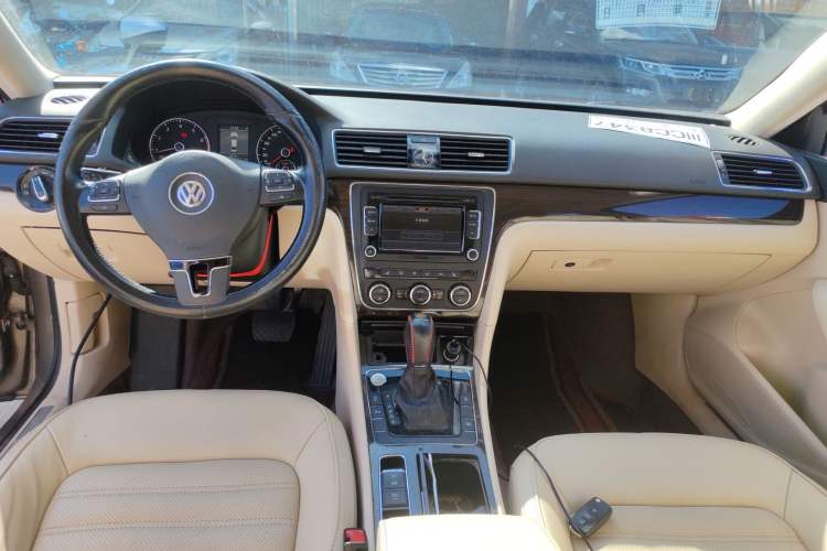Used Volkswagen Passat 2014 1.8TSI DSG Prestige Edition Center Console