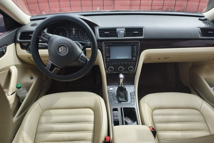 Used Volkswagen Passat 2014 1.8TSI DSG Prestige Edition Center Console