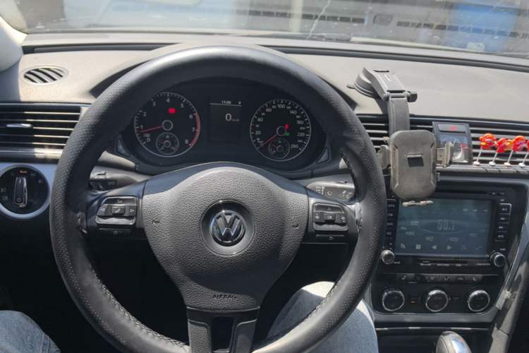 Used Volkswagen Passat 2014 1.8TSI DSG Prestige Edition Center Console