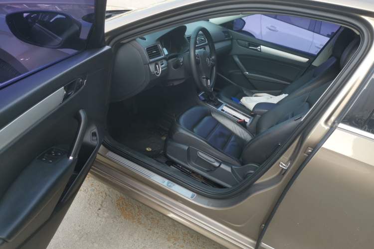 Used Volkswagen Passat 2014 1.8TSI DSG Prestige Edition Driver Seat