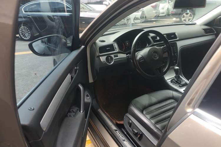 Used Volkswagen Passat 2014 1.8TSI DSG Prestige Edition Driver Seat