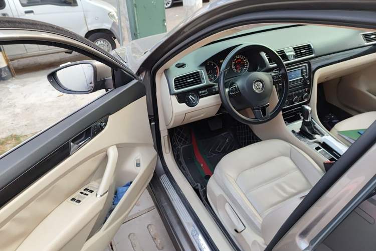 Used Volkswagen Passat 2014 1.8TSI DSG Prestige Edition Driver Seat