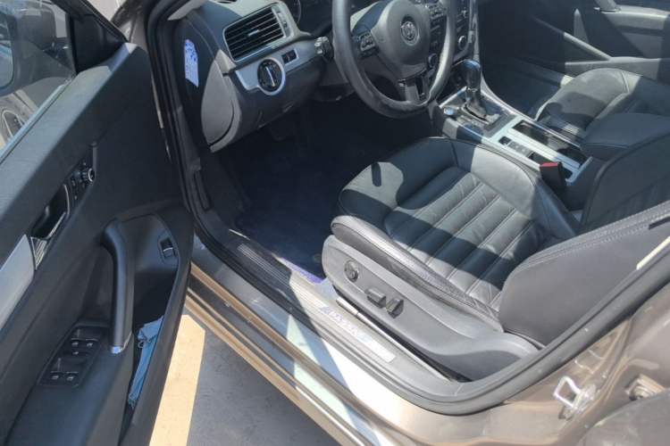 Used Volkswagen Passat 2014 1.8TSI DSG Prestige Edition Driver Seat